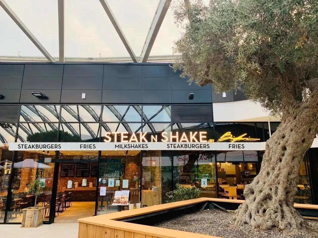 Image pour l'article Steak ’N Shake refuse Ethereum malgré 53% oui : Vitalik approuve la “loyauté Bitcoin”